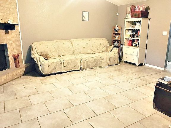 2nd image of 4019 Cove Dr