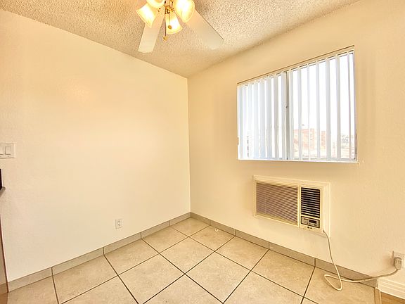 3rd image of 860 S Ardmore Ave APT 304
