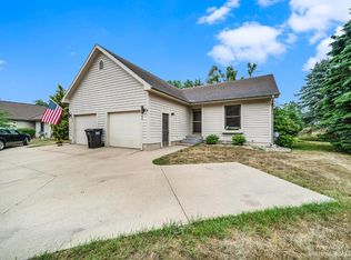 662 South St, Grass Lake, MI 49240