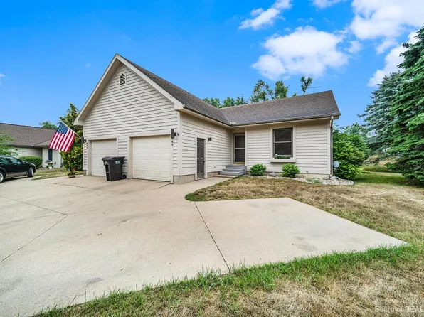 662 South St, Grass Lake, MI 49240