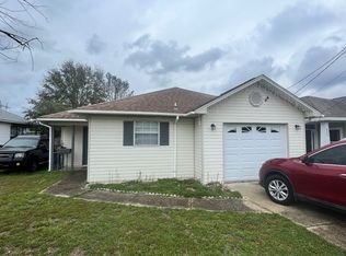 423 Apple Dr, Crestview, FL 32536