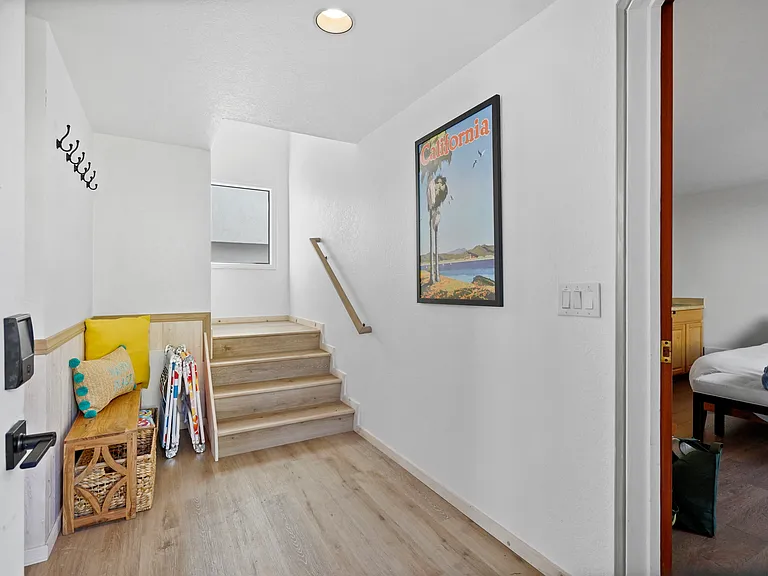 300 Rossmore Dr — Photo 22