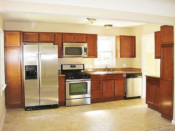 3rd image of 2665 Bender Ave