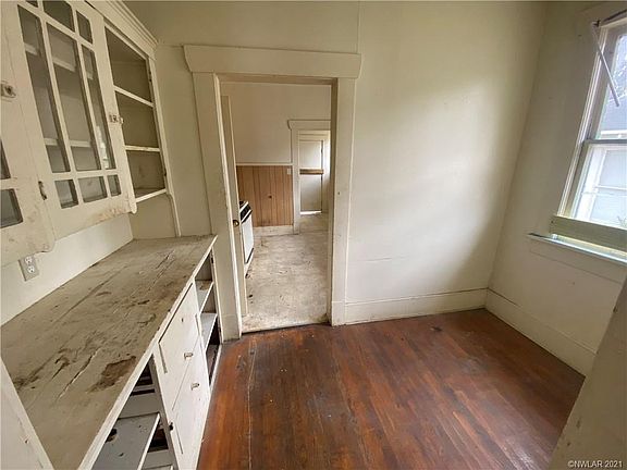 4th image of 331 Wilkinson St