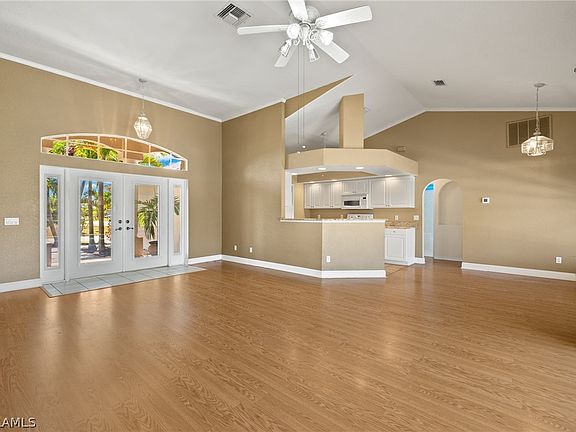 3rd image of 2712 SW 17th Ave