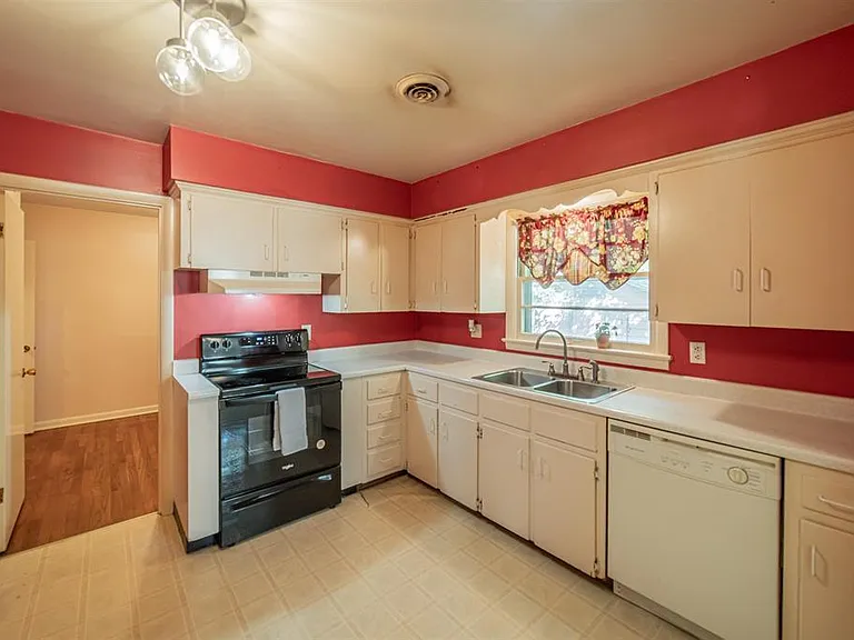 3015 Madison St — Photo 4