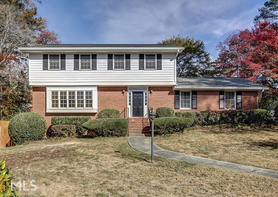 1st image of 621 Foxcroft Cir SE