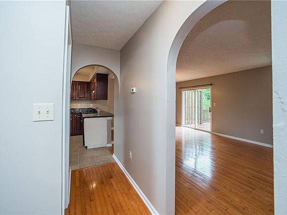 3rd image of 112 Scenic Hill Dr
