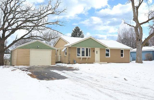 Mary様 749 Mary St N, Maplewood, MN 55119 | Zillow
