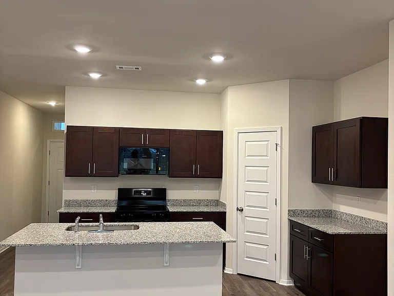 6605 Vandergriff St — Photo 3