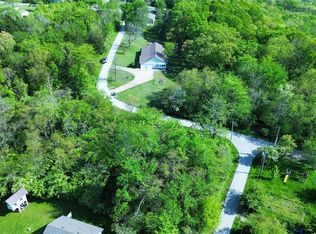 1926 Ridge Ln, Pacific, MO 63069
