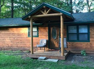 111 Mulberry Ln, Dingmans Ferry, PA 18328