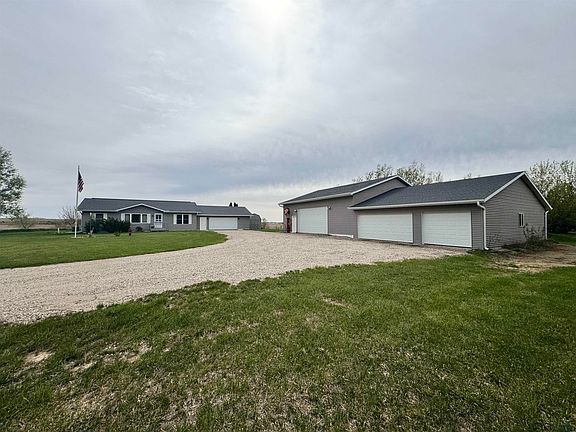 3rd image of 33524 Grouse Ave