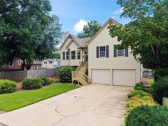 3rd image of 613 Silverwood Ct