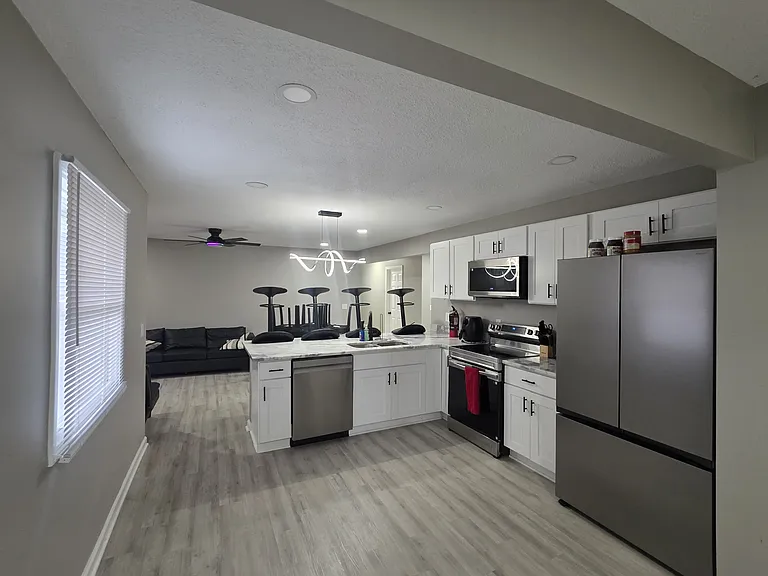 1011 Devon St — Photo 6