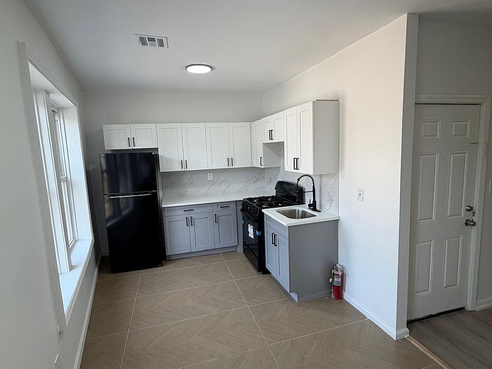 1st image of 397 Myrtle Ave #2