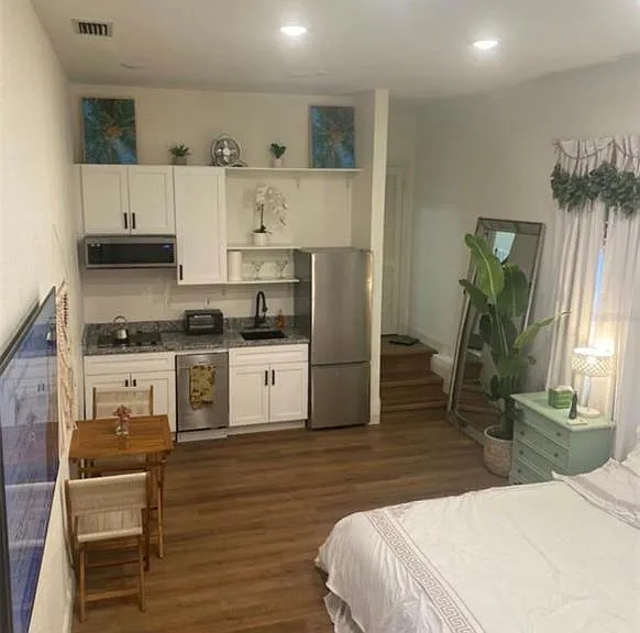 702 Fox Lake Dr — Photo 1
