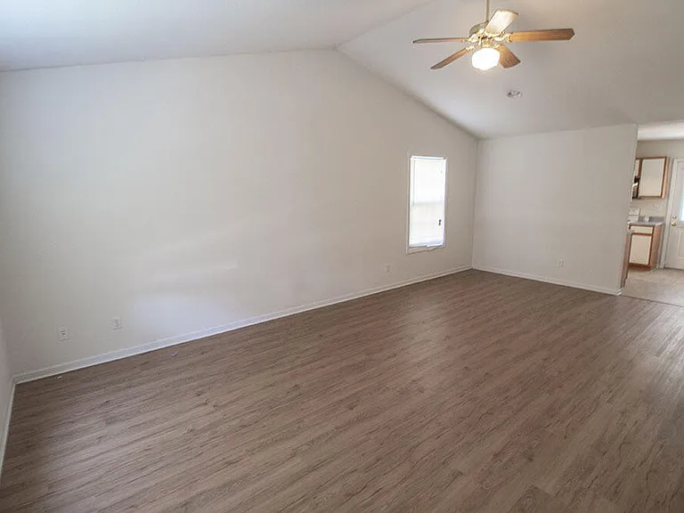 5200 Tessa Way — Photo 2