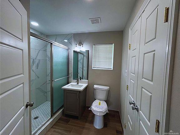 5th image of 820 Redwood Ave APT 3