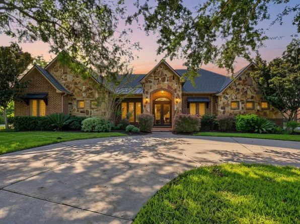 5411 Woodbury St, Weston Lakes, TX 77441