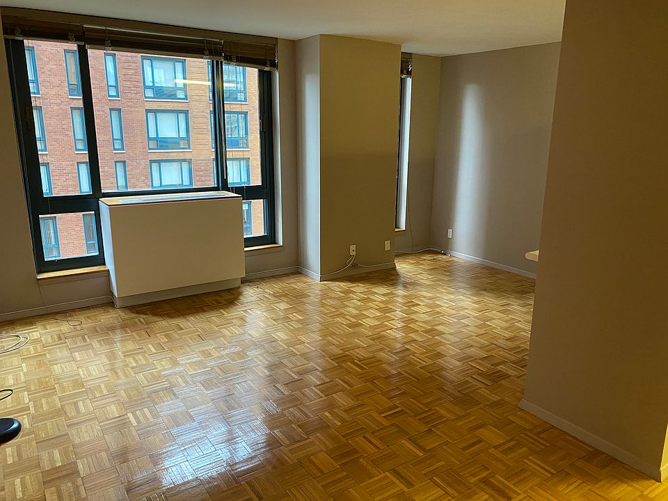 1st image of 1 Irving Pl APT G15i