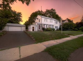 5 Bennett Ave, Rochelle Park, NJ 07662