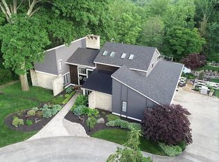 225 Hilltop Ln, Cincinnati, OH 45215