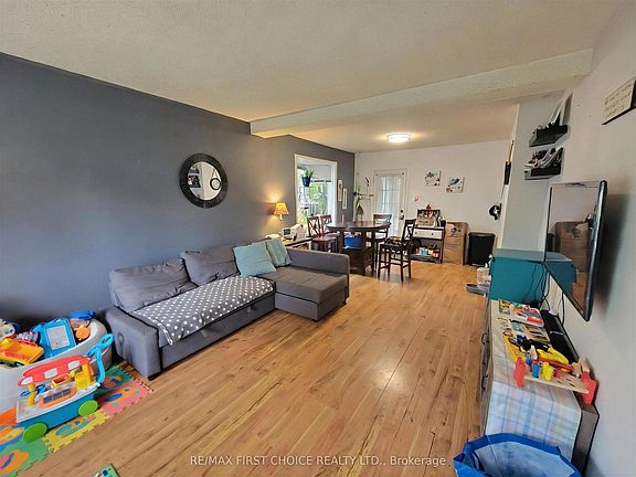 4th image of 1032 3rd St E