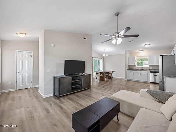 5th image of 110 Fletcher Place