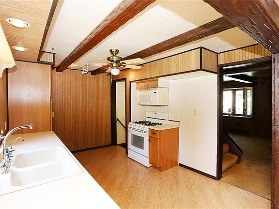 5th image of 875 Pioneer Dr