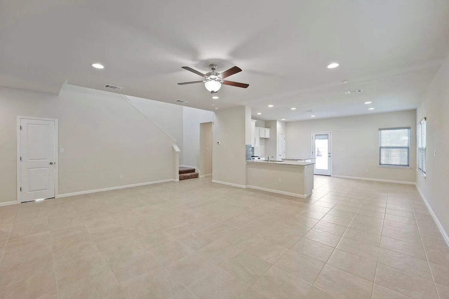 3 bed, 2.5 bath, 2058 sqft, $2,300 — Photo 3