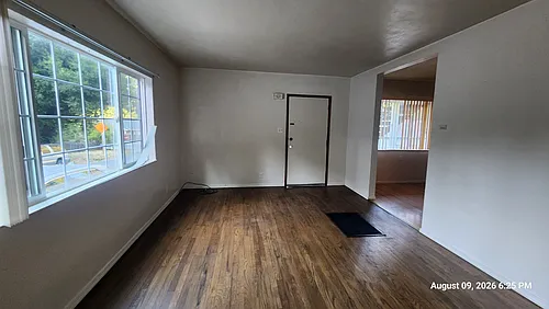 121 Grove St Photo 1
