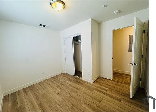 5917 Denver Ave #5919 — Photo 9