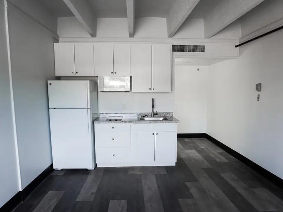 1408 Buffalo Jones Ave #201