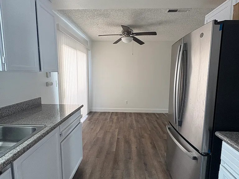 746 E Swain Rd — Photo 8