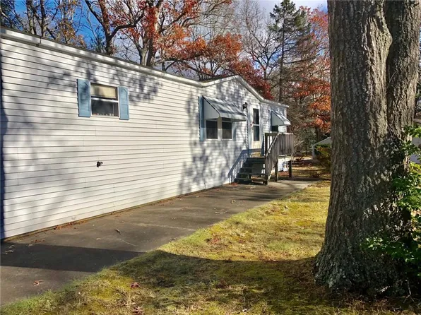 15 Jacob Perry Dr, Charlestown, RI 02813