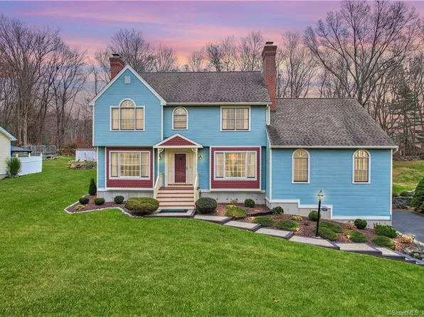 25 Country Club Woods Circle, Waterbury, CT 06708