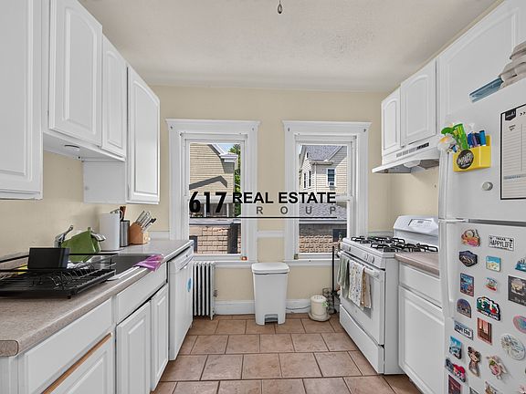 5th image of 39 Bothwell Rd #2