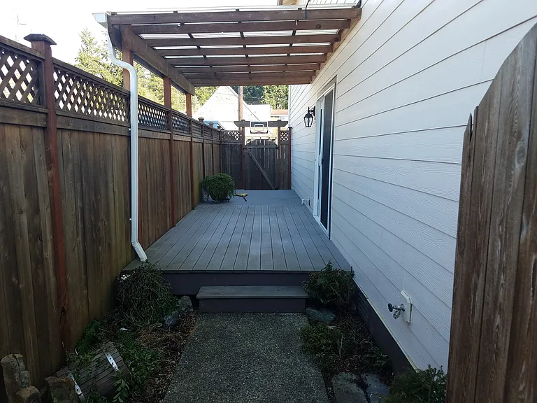 French Ave — Photo 23