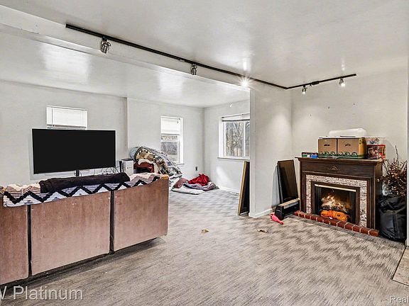 5th image of 5160 Laur Rd