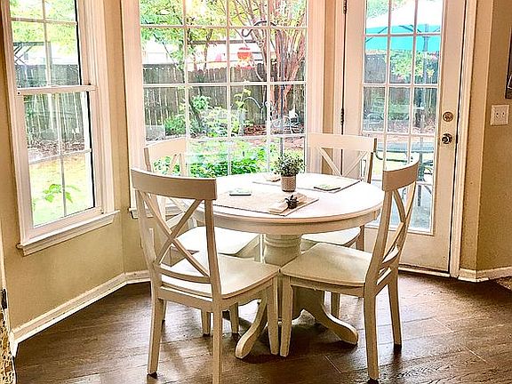 Breakfast Nook w/ Bay
