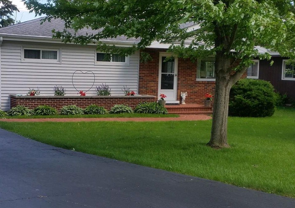 1st image of 113 Bridgewood Dr