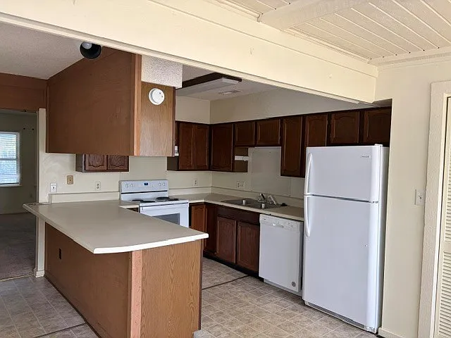2 bed, 1.5 bath, 1000 sqft, $1,150 — Photo 2