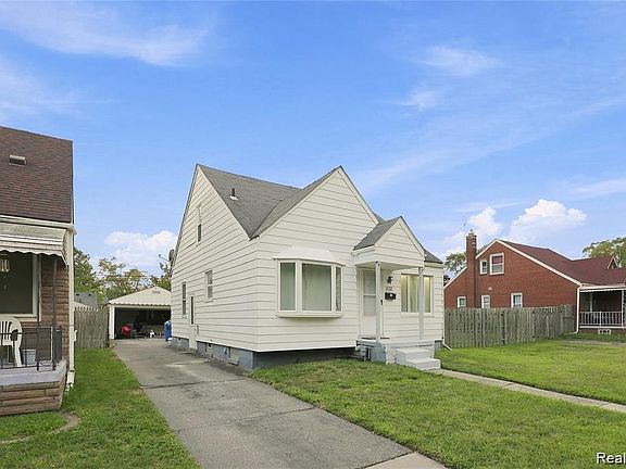 3rd image of 21227 Panama St