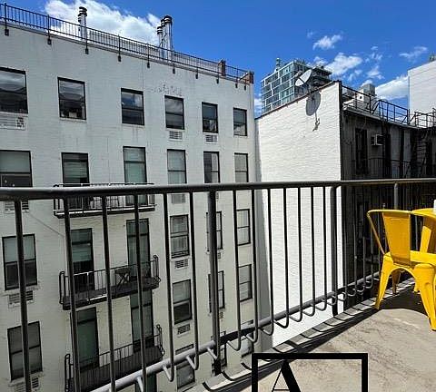 3rd image of 201 E 12th St APT 523