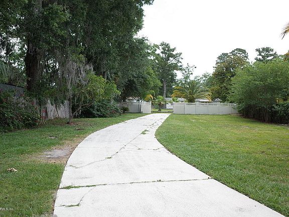3rd image of 3614 Bowden Cir W