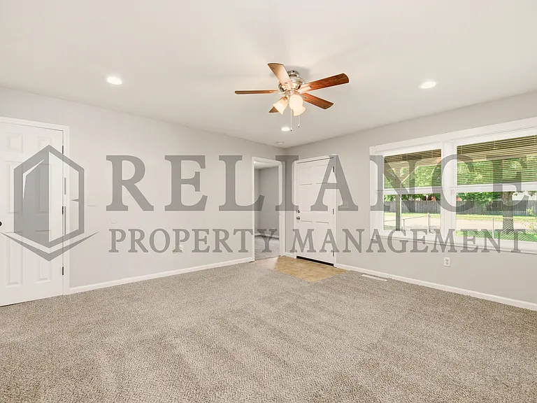 3123 W Douglas Ave — Photo 12