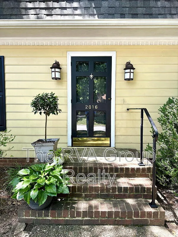 4 bed, 2.5 bath, 2304 sqft, $2,895 — Photo 3