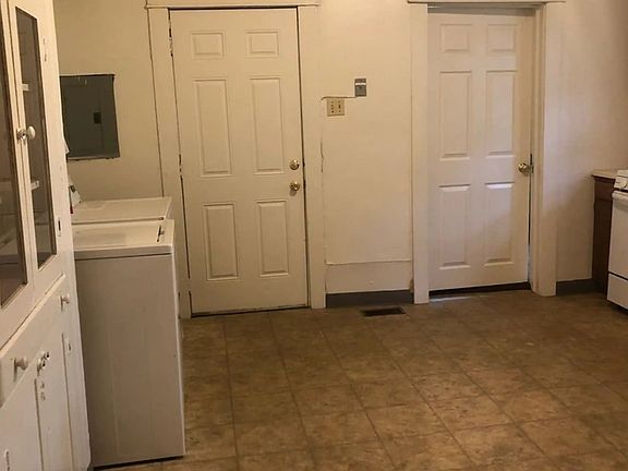 3rd image of 315 W 16th St