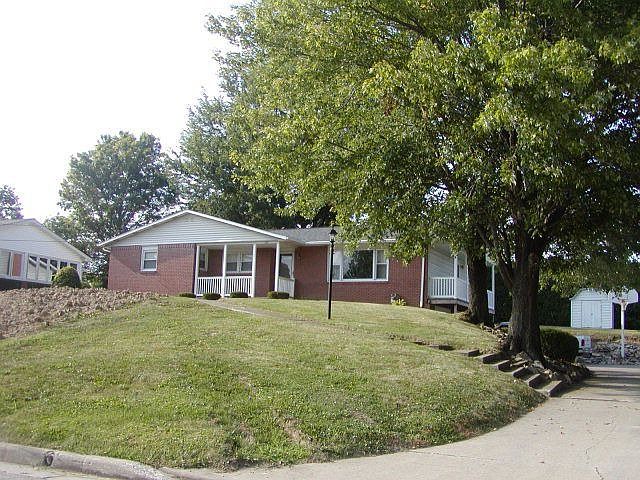 1st image of 129 Parkwood Dr